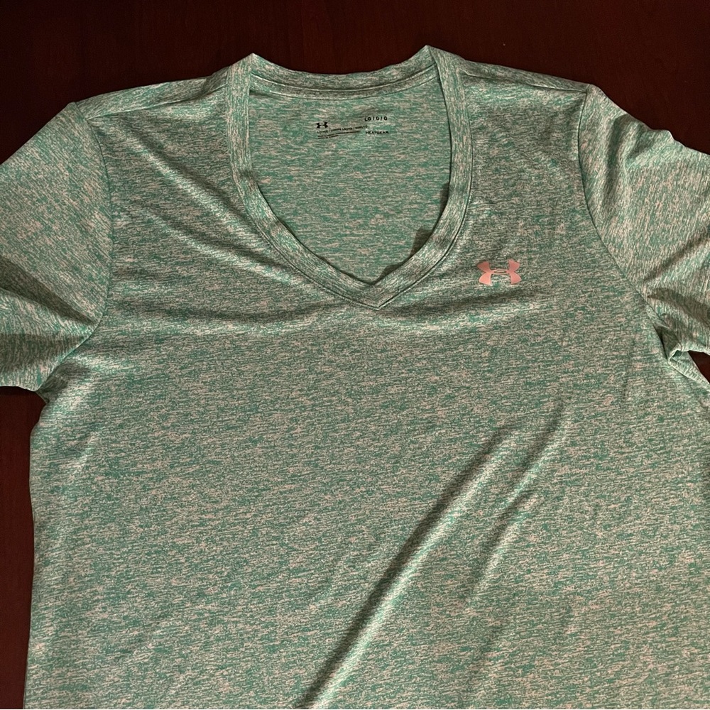 Heathered Green Under Armour Large T-shirt